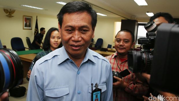 Antara Gugatan Jas Mengerut Pak Dirjen HAM dan Etika Pejabat Negara