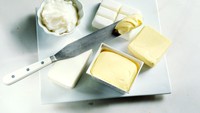 Sebuah penelitian yang diterbitkan dalam Journal of The American College of Nutrition tahun 2001 menemukan bahwa orang yang rutin mengkonsumsi margarin memiliki keriput lebih banyak daripada mereka yang makan lebih sedikit margarin. (Foto: Getty Images/Pinterest)