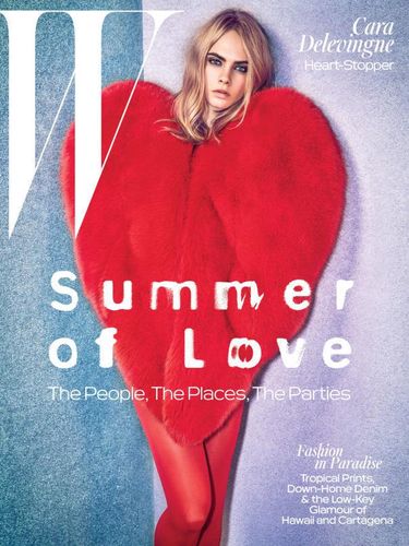 <i>What's Hot</i>: Mantel Bulu Bentuk Hati Saint Laurent Incaran Fashionista Dunia