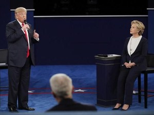 Skandal Seks Suaminya Disinggung Trump, Ini Jawaban Hillary Clinton