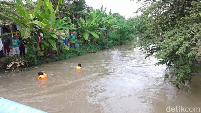 Seorang Remaja di Sidoarjo Hilang Terseret Arus Sungai Sarirogo