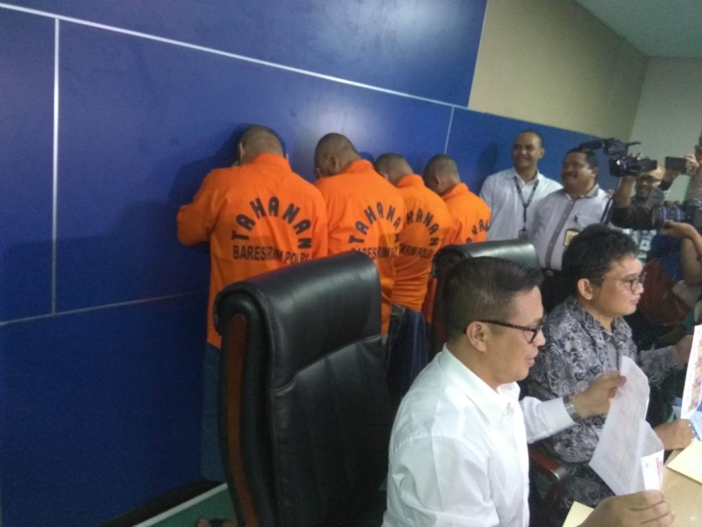 4 tersangka dihadirkan (Andhika/detikcom)