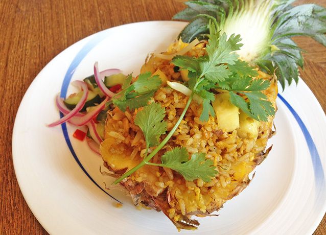 Ditaruh Dalam Buah Nanas Nasi Goreng Thailand Lebih Segar Rasanya