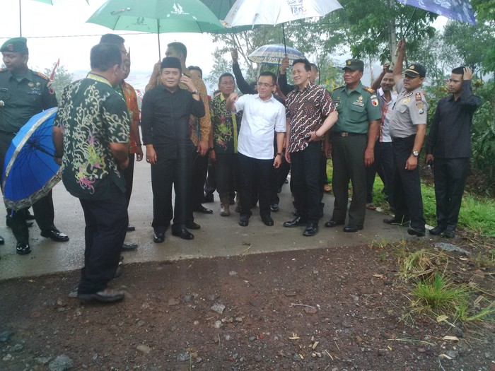 Bupati Anas Curhat ke Ketua DPR Soal Proyek Pembangunan Jalan di Banyuwangi