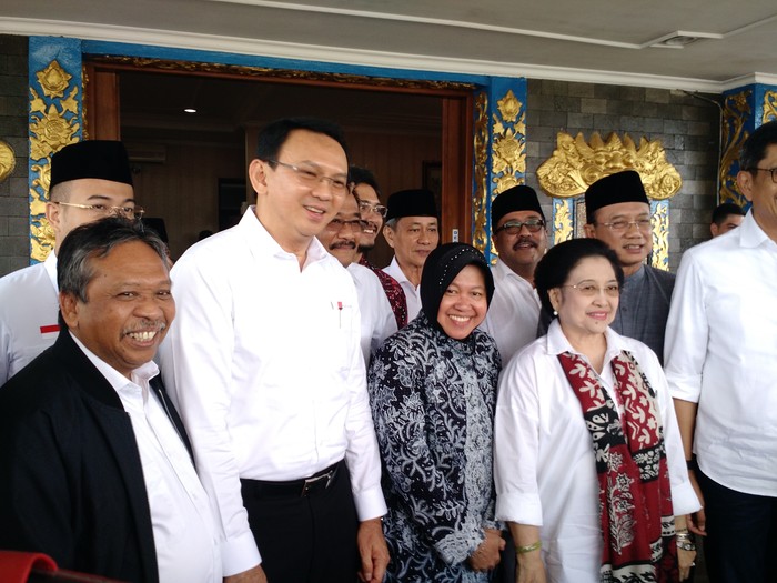 Rano Karno dan Hana Fadel Muhammad Juga Temani Megawati Nyekar di Blitar