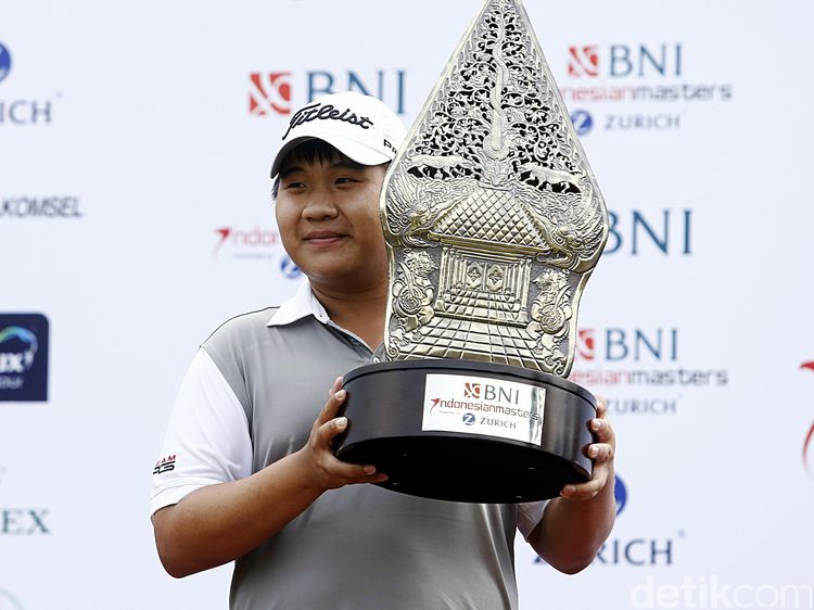 Poom Saksansin Juara Golf BNI Indonesian Masters 2016