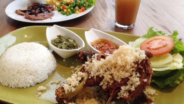 Bebek Kremes Jumbo hingga Steak Bebek Bisa Dinikmati di Resto Ini
