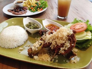 Bebek Jumbo: Mantap Enak Bebek Goreng Jumbo yang Padat Bertabur Kremesan