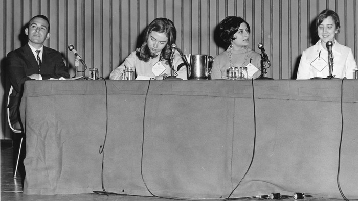 Hillary Clinton, Ratu Debat Sejak SMA