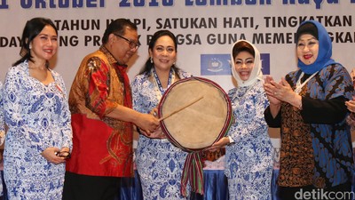 Menkop Anak Agung Gede Ngurah Puspayoga Hadiri Rakernas IWAPI