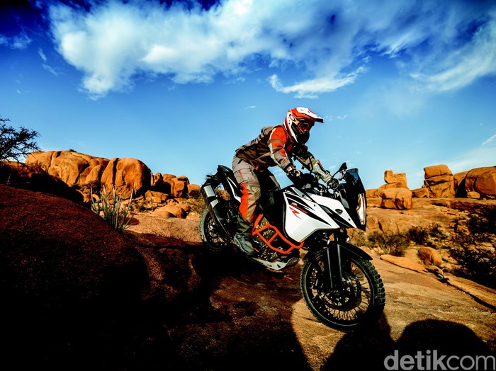 Penjelajah Alam Liar Entry Level KTM 1090 Adventure