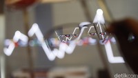 Sebanyak 135 saham naik, 165 saham turun, dan 93 saham stagnan. Frekuensi saham ditransaksikan sebanyak 212.339 kali dengan total volume perdagangan sebanyak 12,146 miliar saham senilai Rp 6,354 triliun. Dana asing masuk tercatat Rp 1,970 triliun.