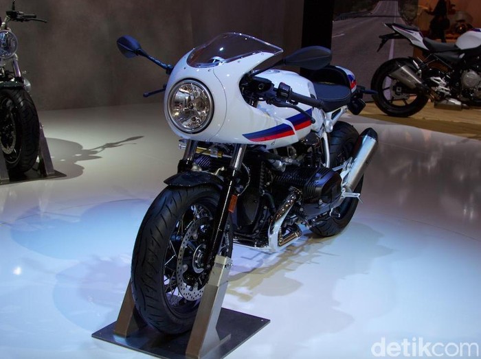 Диодная фара на BMW R Nine t