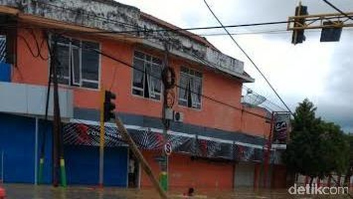 Banjir di Sampang, Sebagian Warga Mulai Mengungsi di Rumah Kerabat