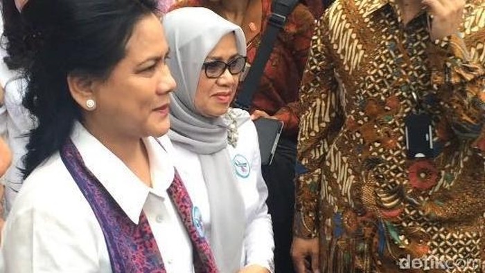 Kunjungi Puskesmas Senen, Iriana Jokowi Cek Alat Pendeteksi Kanker Serviks