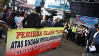 Mereka menuntut BNN memeriksa ulang calon bupati Bombana Tafdil karena diduga terlibat narkoba.