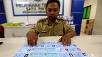 Saat ini proses perekaman e-KTP di DKI Jakarta hampir rampung. Tercatat hanya sekitar 132 ribu warga yang belum melakukan perekaman dari total wajib KTP sebanyak 7,43 juta jiwa.