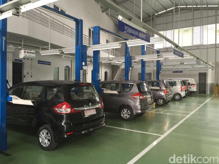 Suzuki Day merupakan kegiatan yang diselenggarakan langsung atas kerjasama PT Suzuki Indomobil Sales (SIS) dengan jaringan Bengkel Resmi yang tersebar secara nasional sejak 2011. Kali ini, PT SIS bekerjasama dengan PT Elang Perkasa Motor (EPM) mengadakan Suzuki Day sekaligus di dua wilayah, yaitu Payakumbuh pada 8  9 Oktober 2016, dan Solok pada 15  16 Oktober 2016.