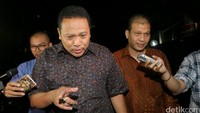 Dudi langsung dihadang sejumlah awak media.