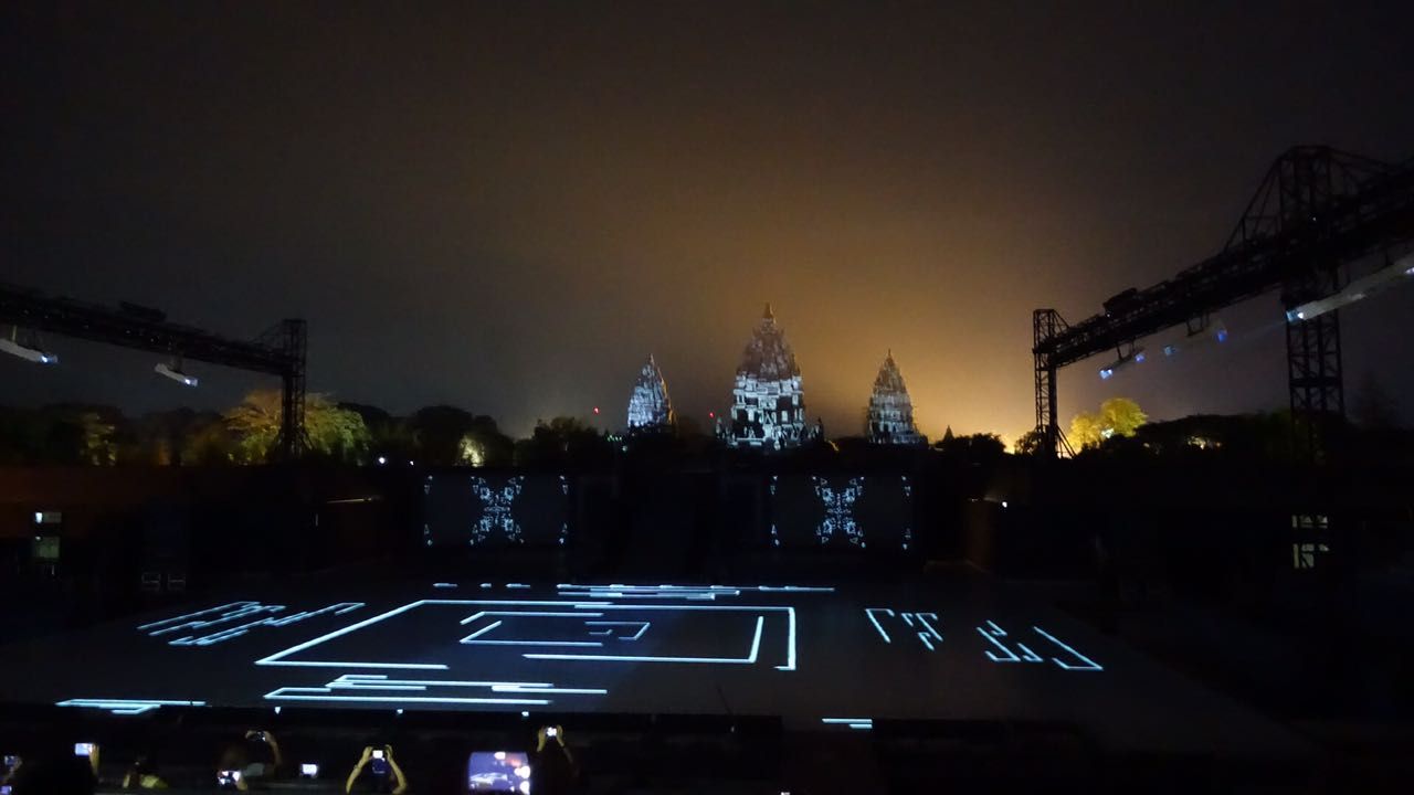 Menelusuri Sejarah Candi Prambanan dengan Video Mapping
