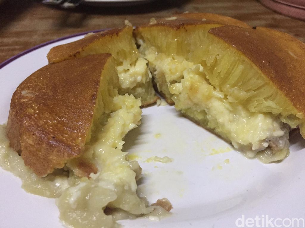 RM Indo Gaya Rasa: Gurih Hangat Bihun Goreng Ayam dan Martabak Duren Keju