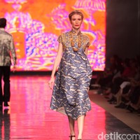 Koleksi Alleira dengan Eksplorasi Batik Jawa, yang mengusung tema Yavadvipa yang bertempat di Ballroom Dharmawangsa Hotel. Jakarta. [Foto: Mohammad Abduh/Wolipop]