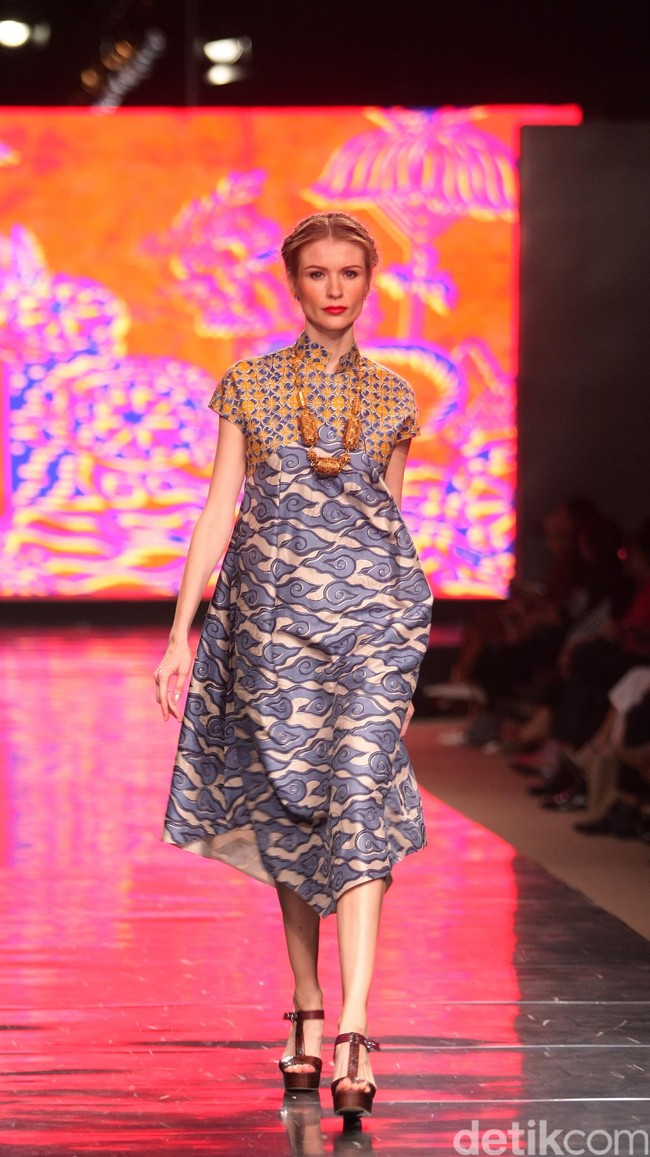 Koleksi Alleira dengan Eksplorasi Batik Jawa, yang mengusung tema Yavadvipa yang bertempat di Ballroom Dharmawangsa Hotel. Jakarta. [Foto: Mohammad Abduh/Wolipop]