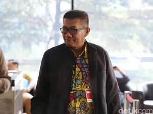 Diperiksa KPK, Anggota DPR Agun Gunandjar Salat dan Makan Bareng Penyidik