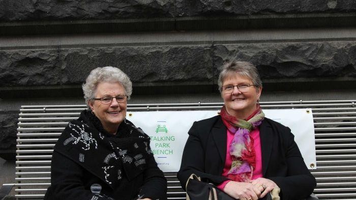 Melbourne Dorong Warganya Saling Berbincang di Bangku Taman