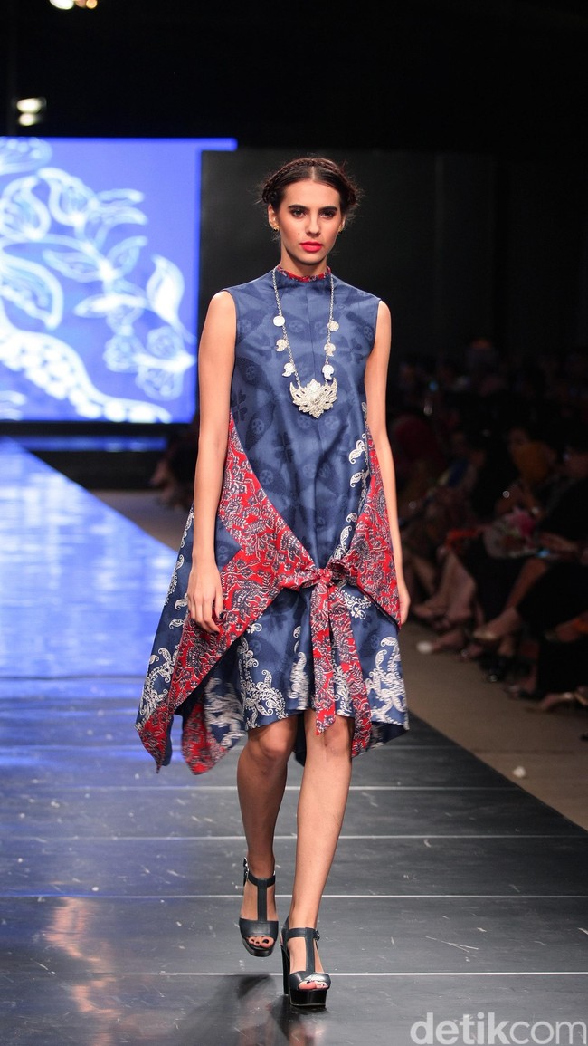 Koleksi Alleira dengan Eksplorasi Batik Jawa, yang mengusung tema Yavadvipa yang bertempat di Ballroom Dharmawangsa Hotel. Jakarta. [Foto: Mohammad Abduh/Wolipop]
