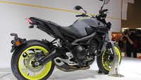 Bagian belakang motor, MT-09 ditargetkan bisa terjual sebanyak 7.000 unit di tahun pertama penjualan. Di bagian belakang ada fender yang bisa digeser dengan lengan ayun dari bahan forged aluminum. Foto: Dadan Kuswaraharja