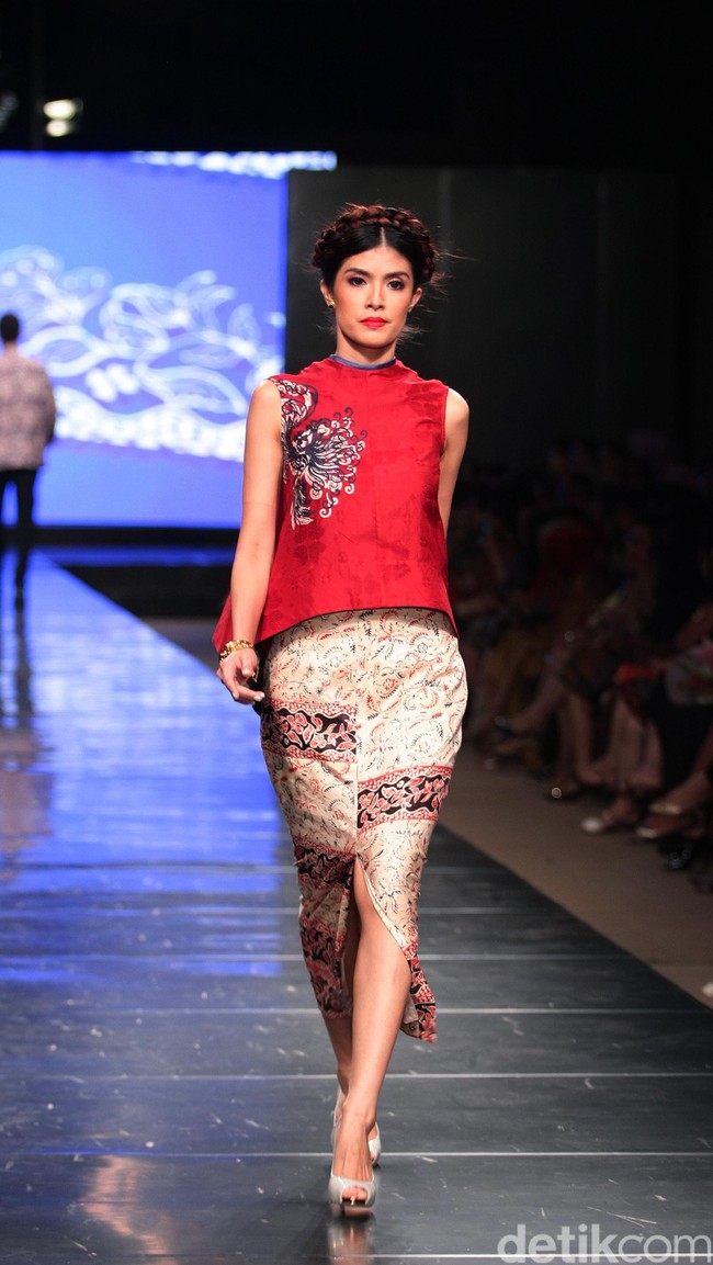 Koleksi Alleira dengan Eksplorasi Batik Jawa, yang mengusung tema Yavadvipa yang bertempat di Ballroom Dharmawangsa Hotel. Jakarta. [Foto: Mohammad Abduh/Wolipop]