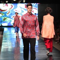 Koleksi Alleira dengan Eksplorasi Batik Jawa, yang mengusung tema Yavadvipa yang bertempat di Ballroom Dharmawangsa Hotel. Jakarta. [Foto: Mohammad Abduh/Wolipop]