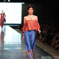 Koleksi Alleira dengan Eksplorasi Batik Jawa, yang mengusung tema Yavadvipa yang bertempat di Ballroom Dharmawangsa Hotel. Jakarta. [Foto: Mohammad Abduh/Wolipop]