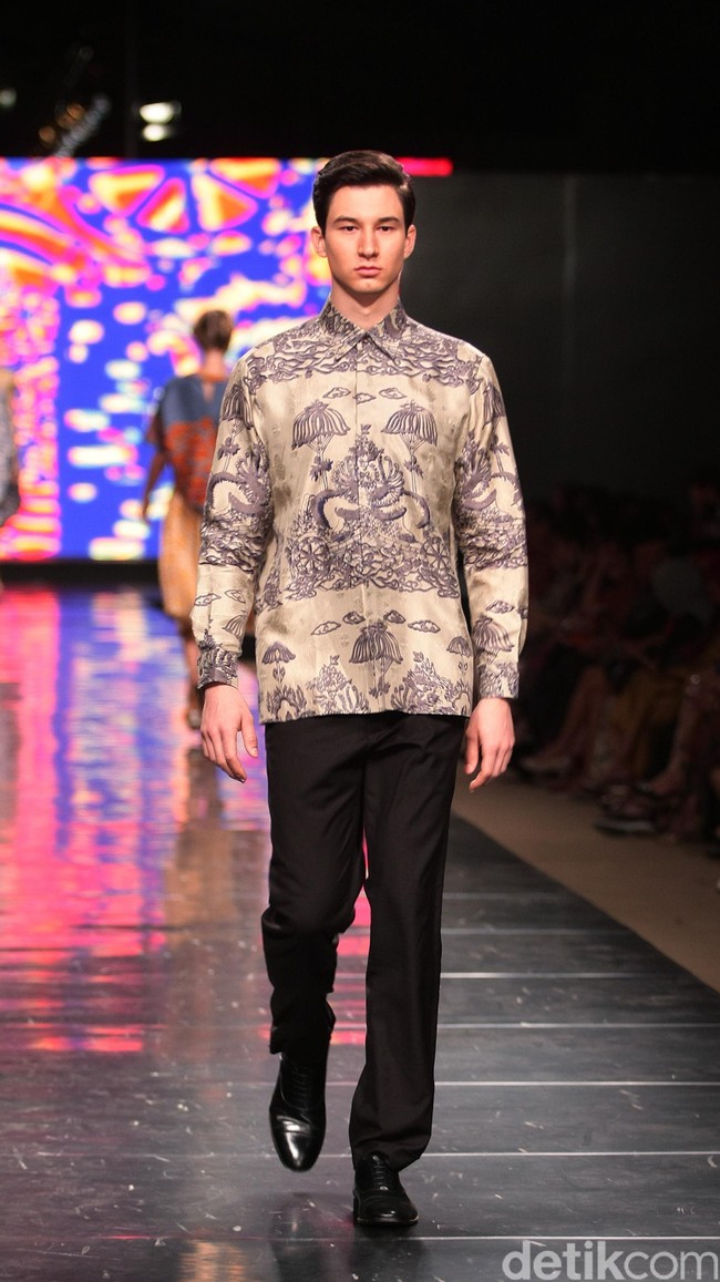 Koleksi Alleira dengan Eksplorasi Batik Jawa, yang mengusung tema Yavadvipa yang bertempat di Ballroom Dharmawangsa Hotel. Jakarta. [Foto: Mohammad Abduh/Wolipop]