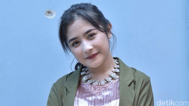 Reza Ingin Elma Theana Jadi Saksi, Asmirandah Tutupi Wajah