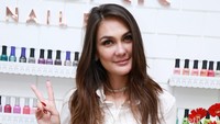 Luna menganggap menikah tak hanya butuh kesiapan mental saja, hal yang dilakukannya tersebut salah satu bentuk persiapannya bersama sang kekasih.  Pool/Palevi S/detikFoto.