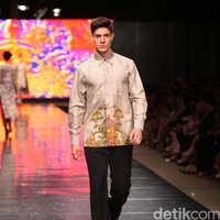Koleksi Alleira dengan Eksplorasi Batik Jawa, yang mengusung tema Yavadvipa yang bertempat di Ballroom Dharmawangsa Hotel. Jakarta. [Foto: Mohammad Abduh/Wolipop]