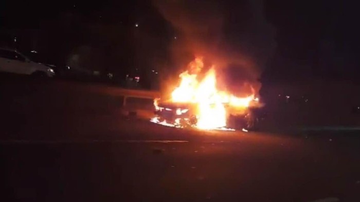 Api yang Membakar Honda City di Tol Kp Rambutan arah Cikunir Sudah Padam