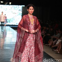 Koleksi Alleira dengan Eksplorasi Batik Jawa, yang mengusung tema Yavadvipa yang bertempat di Ballroom Dharmawangsa Hotel. Jakarta. [Foto: Mohammad Abduh/Wolipop]