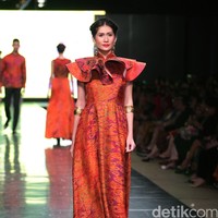 Koleksi Alleira dengan Eksplorasi Batik Jawa, yang mengusung tema Yavadvipa yang bertempat di Ballroom Dharmawangsa Hotel. Jakarta. [Foto: Mohammad Abduh/Wolipop]