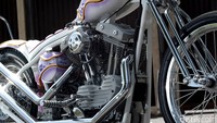 Motor kustom bernama Kebo Bule ini dibuat oleh Retro Classic Cycles Yogyakarta. Detail konsep motor ini hadir dengan pemikiran berlatar belakang budaya Nusantara dipadukan aspek teknologi istimewa.