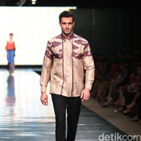Koleksi Alleira dengan Eksplorasi Batik Jawa, yang mengusung tema Yavadvipa yang bertempat di Ballroom Dharmawangsa Hotel. Jakarta. [Foto: Mohammad Abduh/Wolipop]