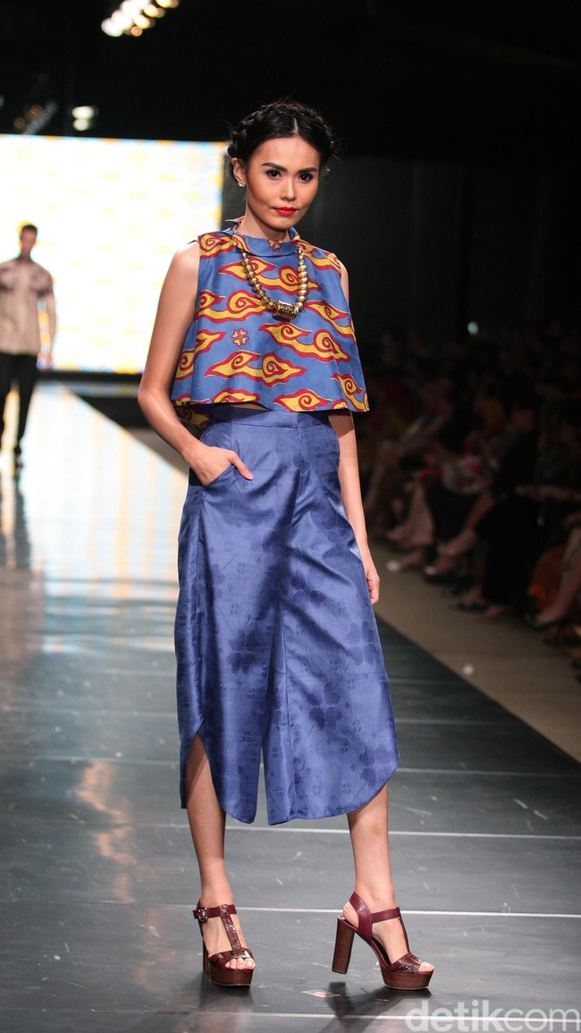 Koleksi Alleira dengan Eksplorasi Batik Jawa, yang mengusung tema Yavadvipa yang bertempat di Ballroom Dharmawangsa Hotel. Jakarta. [Foto: Mohammad Abduh/Wolipop]