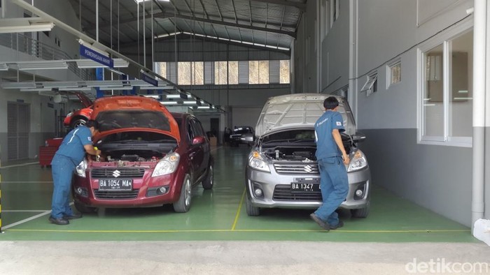 Suzuki Day merupakan kegiatan yang diselenggarakan langsung atas kerjasama PT Suzuki Indomobil Sales (SIS) dengan jaringan Bengkel Resmi yang tersebar secara nasional sejak 2011. Kali ini, PT SIS bekerjasama dengan PT Elang Perkasa Motor (EPM) mengadakan Suzuki Day sekaligus di dua wilayah, yaitu Payakumbuh pada 8  9 Oktober 2016, dan Solok pada 15  16 Oktober 2016.