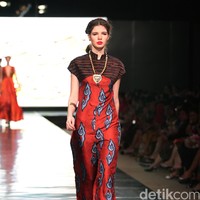 Koleksi Alleira dengan Eksplorasi Batik Jawa, yang mengusung tema Yavadvipa yang bertempat di Ballroom Dharmawangsa Hotel. Jakarta. [Foto: Mohammad Abduh/Wolipop]