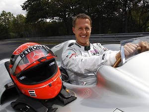 Koleksi Pribadi Michael Schumacher Diperlihatkan untuk Umum