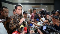 Jokowi mengatakan, saat ini ada namanya Operasi Pemberantasan Pungli (OPP) yang baru saja dibentuk. Usai rapat pembentukan OPP, ia mendapat laporan bahwa telah dilakukan operasi tangkap tangan (OTT).