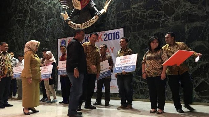Bersama Prasetio, Ahok Beri Penghargaan Lomba Pemanfaatan Transparansi Anggaran