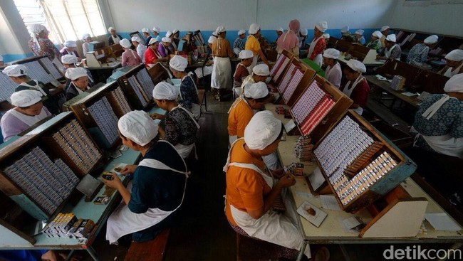 Cukai Rokok Naik, PHK Pekerja di Depan Mata
